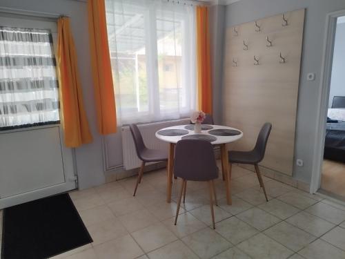 BeNo Apartman in Kőröshegy BeNo Apartman in Kőröshegy