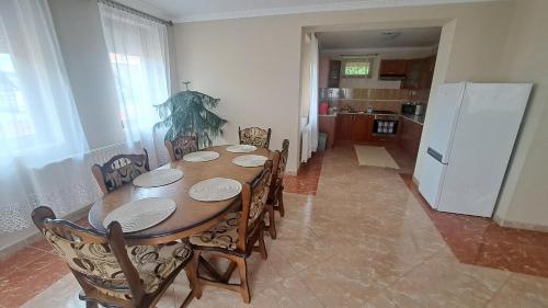 BeNo Apartman in Kőröshegy BeNo Apartman in Kőröshegy