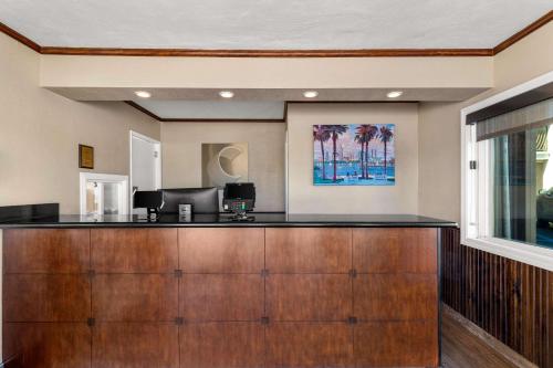 Lobby, Comfort Inn San Diego Airport At The Harbor near Point Loma Lobby, Comfort Inn San Diego Airport At The Harbor near Point Loma