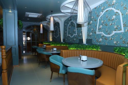 Restaurant, Vivanta Residency in Arnala Beach / Virar Restaurant, Vivanta Residency in Arnala Beach / Virar