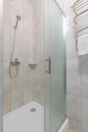 ฝักบัว, Green Line Hotel in โอโบลอนสกี ฝักบัว, Green Line Hotel in โอโบลอนสกี