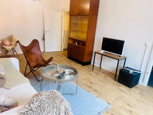 Shared lounge/TV area, GDR Flat with Rooftop Terrace Zingster Str in Hohenschönhausen Shared lounge/TV area, GDR Flat with Rooftop Terrace Zingster Str in Hohenschönhausen