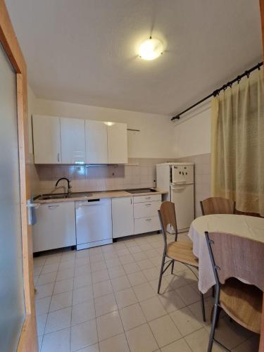 bucătărie, Apartments by the sea Businci, Ciovo - 23112 in Okrug Gornji bucătărie, Apartments by the sea Businci, Ciovo - 23112 in Okrug Gornji
