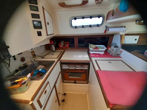 Facilities, Sailboat Valhalla, Tilly's Sail Tours in Siaton Facilities, Sailboat Valhalla, Tilly's Sail Tours in Siaton