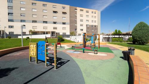 Játszótér, Apartamento Alhambra a 8 minutos Granada, con Parking y Piscina in Alhendin Játszótér, Apartamento Alhambra a 8 minutos Granada, con Parking y Piscina in Alhendin