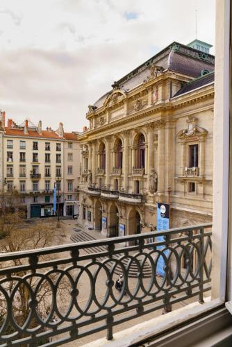 Hotel du Theatre near เฟรสก์เดส์ลิยงเนส์ Hotel du Theatre near เฟรสก์เดส์ลิยงเนส์