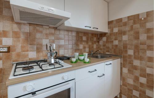 Kitchen, Cozy Apartment In Castelnuovo Di Porto in Castelnuovo Di Porto Kitchen, Cozy Apartment In Castelnuovo Di Porto in Castelnuovo Di Porto