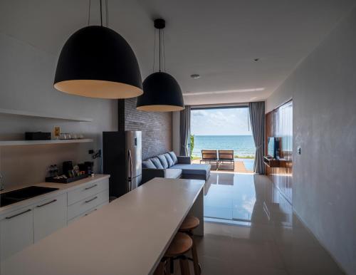 Sunshine Paradise Resort in Prachuap Khiri Khan Sunshine Paradise Resort in Prachuap Khiri Khan