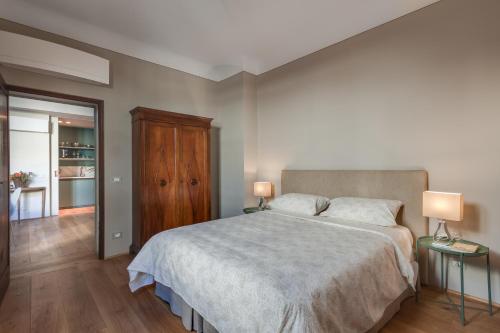 Accademia Frescoes Apartment