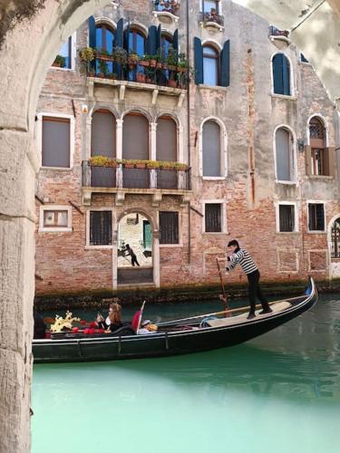 Ca' Amaltea canal view