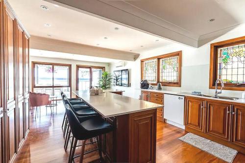 Serene 5 BDRM Villa with Pool in Toukley Serene 5 BDRM Villa with Pool in Toukley