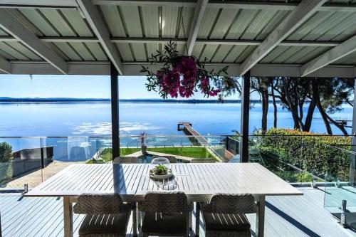 Serene 5 BDRM Villa with Pool in Toukley Serene 5 BDRM Villa with Pool in Toukley