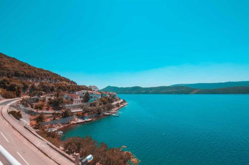 Villa Raguž sa Privatnom plažom i Garažom (Villa Raguz sa Privatnom plazom i Garazom) in Neum Villa Raguž sa Privatnom plažom i Garažom (Villa Raguz sa Privatnom plazom i Garazom) in Neum