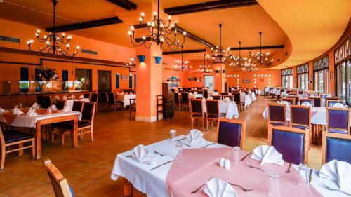 Restaurante, Kefi Palmera Beach Resort El Sokhna – Family Only in Ataqah Restaurante, Kefi Palmera Beach Resort El Sokhna – Family Only in Ataqah