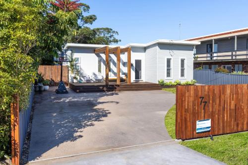Фасада на хотела, 3 Pillars - Pet Friendly - 4 Mins Walk to Beach in Callala Beach Фасада на хотела, 3 Pillars - Pet Friendly - 4 Mins Walk to Beach in Callala Beach