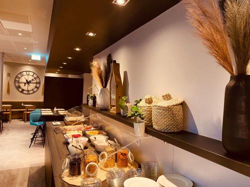อาหารและเครื่องดื่ม, ไอบิส บัดเจ็ต ลูกาโน ปาราดิโซ (Ibis Budget Lugano Paradiso) in ลูกาโน อาหารและเครื่องดื่ม, ไอบิส บัดเจ็ต ลูกาโน ปาราดิโซ (Ibis Budget Lugano Paradiso) in ลูกาโน