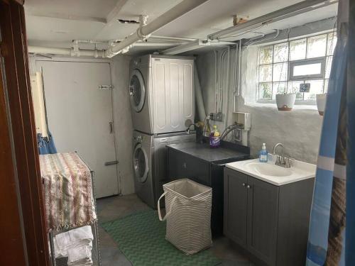 Pet friendly private studio apartment in Downers Grove Pet friendly private studio apartment in Downers Grove