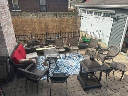 Pet friendly private studio apartment in Downers Grove Pet friendly private studio apartment in Downers Grove