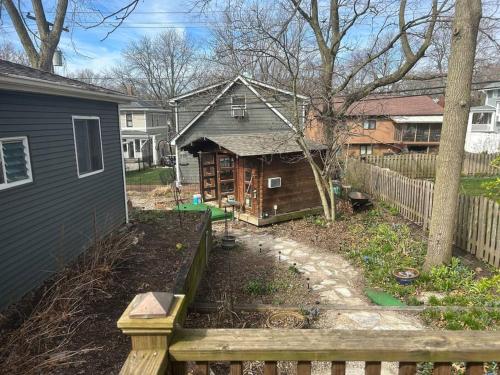 Pet friendly private studio apartment in Downers Grove Pet friendly private studio apartment in Downers Grove