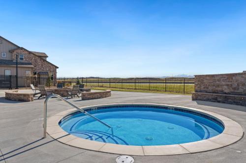 Serene Retreat with Hot Tub, Sauna, Pool & Gym in Windsor (CO) Serene Retreat with Hot Tub, Sauna, Pool & Gym in Windsor (CO)