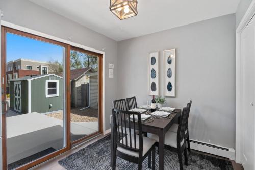 Spirit of the Rockies - Private Backyard & Hot Tub in Old Town Spirit of the Rockies - Private Backyard & Hot Tub in Old Town