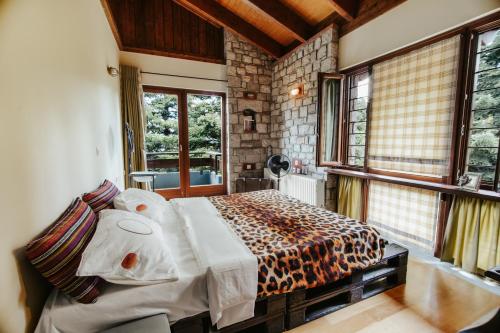 Pavliani Cliffside Retreat in 파블리아니 Pavliani Cliffside Retreat in 파블리아니
