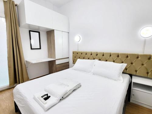 Double or Twin Room with Shared Bathroom image 4