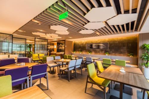 Restaurant, The Mulian Hotel of Guangzhou Nansha Fenghuang Lake in Nansha District Restaurant, The Mulian Hotel of Guangzhou Nansha Fenghuang Lake in Nansha District