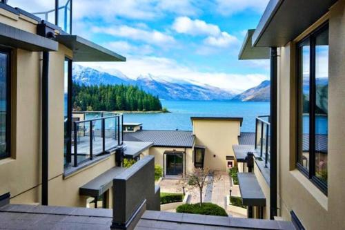 Modern Spacious Town Center Unit with Lake View - 805