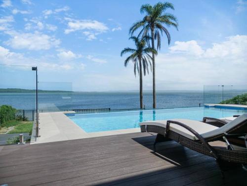 Panoramic Lakefront 6 BDRM Villa in Toukley Panoramic Lakefront 6 BDRM Villa in Toukley