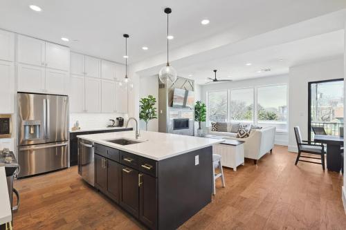 3-BD Luxury Living w Rooftop Garden Views in Cedars 3-BD Luxury Living w Rooftop Garden Views in Cedars