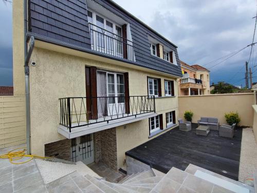 Buitenkant, G-Logement-Francilien Aéroport CDG, Parc des expositions Villepinte, Bourget, Astérix. (G-Logement-Francilien Aeroport CDG, Parc des expositions Villepinte, Bourget, Asterix.) in Goussainville Buitenkant, G-Logement-Francilien Aéroport CDG, Parc des expositions Villepinte, Bourget, Astérix. (G-Logement-Francilien Aeroport CDG, Parc des expositions Villepinte, Bourget, Asterix.) in Goussainville