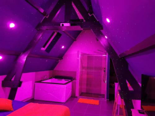 Gîte tout confort avec baignoire balneo' (Gite tout confort avec baignoire balneo') near Roueni repülőtér Gîte tout confort avec baignoire balneo' (Gite tout confort avec baignoire balneo') near Roueni repülőtér