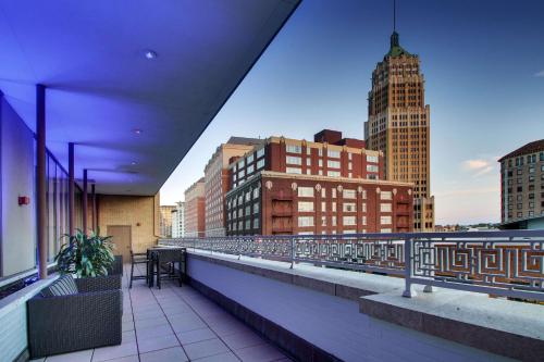 Drury Plaza Hotel San Antonio Riverwalk