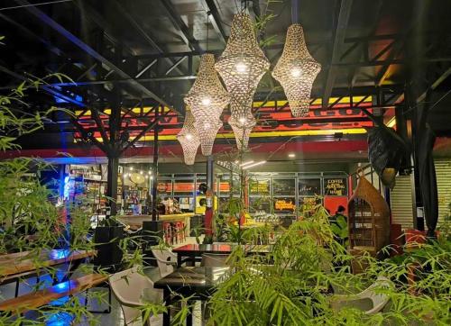 Restaurant, 100% Cafe Moto Hostel near Robinsons Place Mall Palawan Restaurant, 100% Cafe Moto Hostel near Robinsons Place Mall Palawan