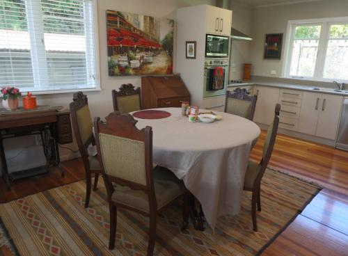 Palvelut, Magpie Cottage Homestay Bed & Breakfast in Taumarunui Palvelut, Magpie Cottage Homestay Bed & Breakfast in Taumarunui