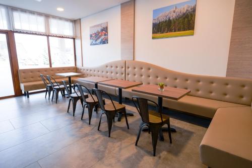 Пъб/Фоайе, HOTEL BARON in Блед Пъб/Фоайе, HOTEL BARON in Блед