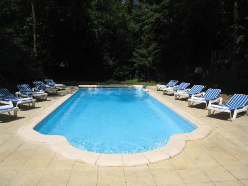 游泳池, 元帥酒店 (Hotel Les Marechaux) in 歐塞爾 游泳池, 元帥酒店 (Hotel Les Marechaux) in 歐塞爾