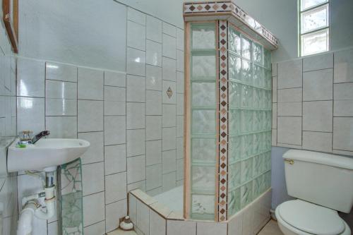 Bathroom, Venus Hotel in San Ignacio Bathroom, Venus Hotel in San Ignacio