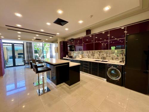 keuken, Luxury villa with Pool and Jacuzzi in Avan keuken, Luxury villa with Pool and Jacuzzi in Avan