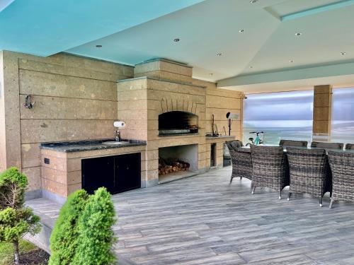 Faciliteiten, Luxury villa with Pool and Jacuzzi in Avan Faciliteiten, Luxury villa with Pool and Jacuzzi in Avan