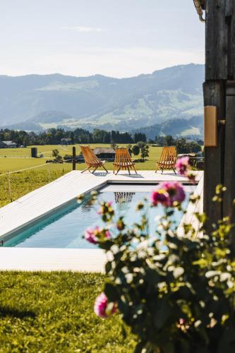 สระว่ายน้ำ, Hotel & Wirtschaft Walderhof in ลิงเกเนา สระว่ายน้ำ, Hotel & Wirtschaft Walderhof in ลิงเกเนา