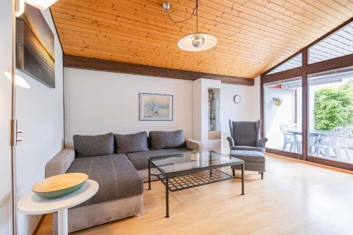 Ferienwohnpark Immenstaad am Bodensee Satteldachhaus Typ 9 SD 21 in امينستاد آم بودينسي Ferienwohnpark Immenstaad am Bodensee Satteldachhaus Typ 9 SD 21 in امينستاد آم بودينسي