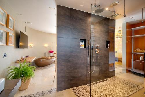 ฝักบัว, Casa de l’Albada in โรสเซส ฝักบัว, Casa de l’Albada in โรสเซส