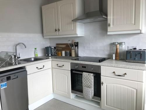 Swanky & Spacious Luxury 3 Bed in Uckfield Swanky & Spacious Luxury 3 Bed in Uckfield