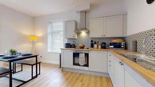 Impressive Two Bedroom | WiFi near Roath Park Impressive Two Bedroom | WiFi near Roath Park