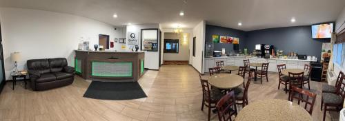 凱藝套房酒店 (Quality Inn & Suites) in 歐克雷爾(WI) 凱藝套房酒店 (Quality Inn & Suites) in 歐克雷爾(WI)