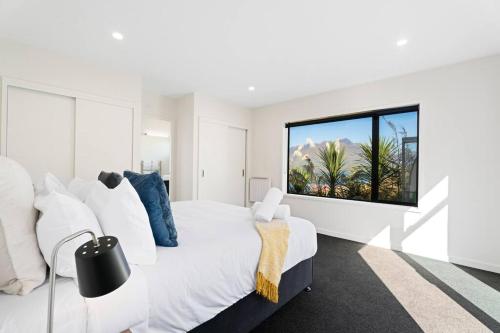 Style & Tranquillity - Eight Bedrooms, Two Houses