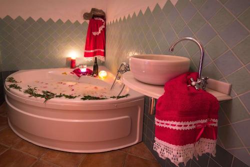 Romantic house for 2 people with jacuzzi in Laroya Romantic house for 2 people with jacuzzi in Laroya