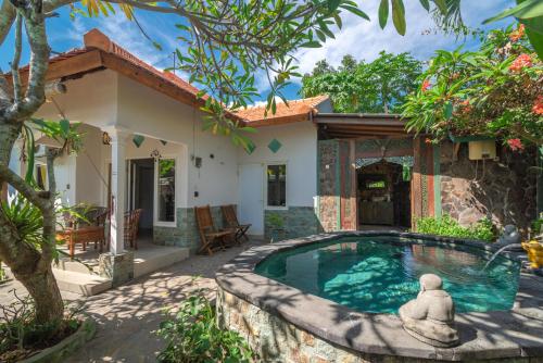 Rumah Kristal near Lovina